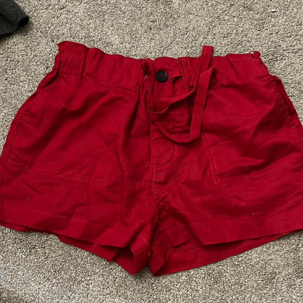 Red shorts XS